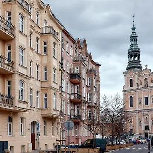 https://duga-18-apartament-premium-z-wann-i-saun.poznan-hotels.com